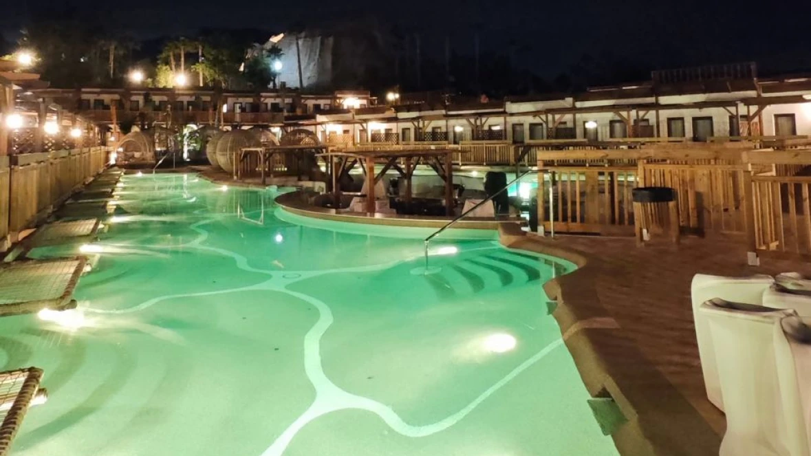 Paradise Island Pool