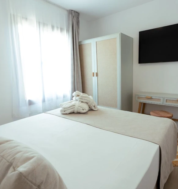 Paradise Island Swim-Up Lodge (premium)