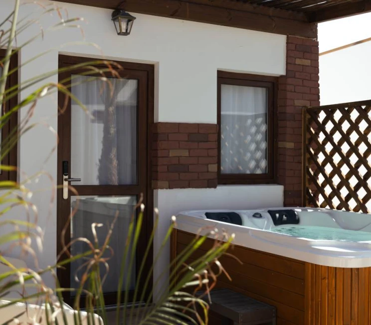 Paradise Island Swim-Up Jacuzi Lodge (premium)