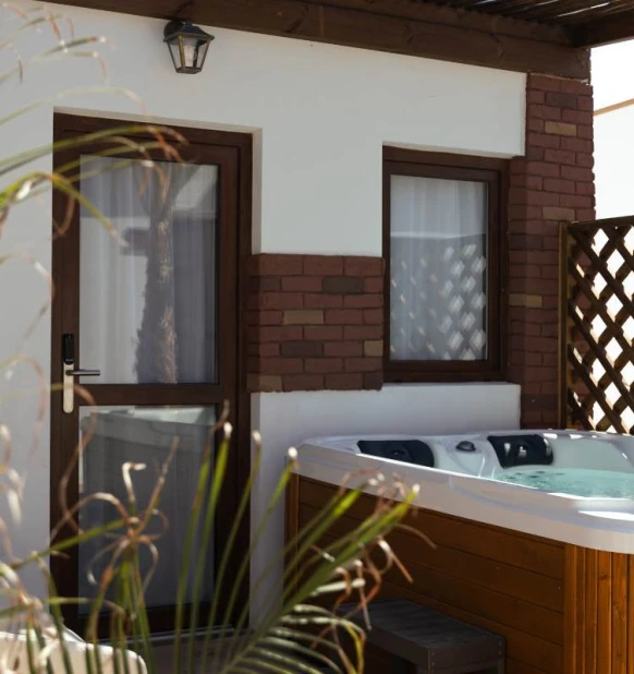 Paradise Island Jacuzzi Lodge (premium)